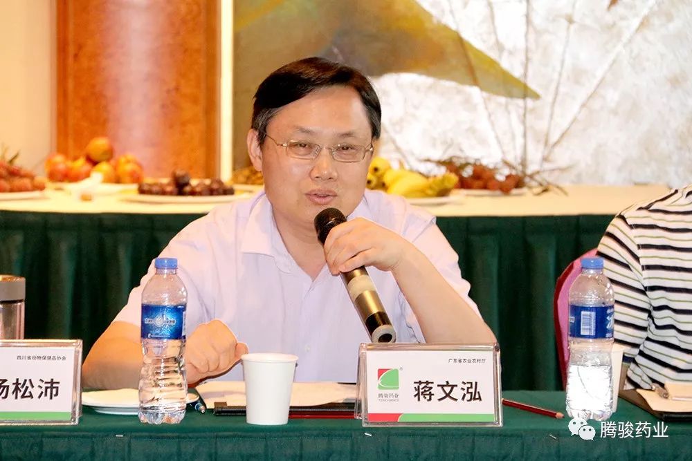 在听取大家交流讨论后,蒋文泓介绍了当前防控非瘟的