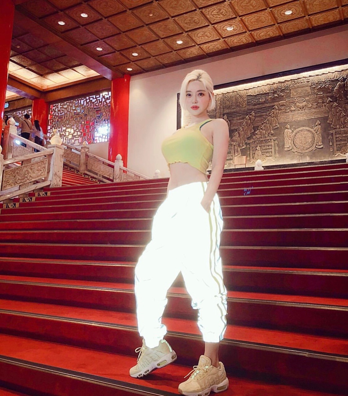 source:deejaysoda 点击获取潮流时尚生活百科,三天变身潮人!