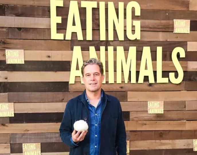 就是这位吃素20年的理想主义者创办的!