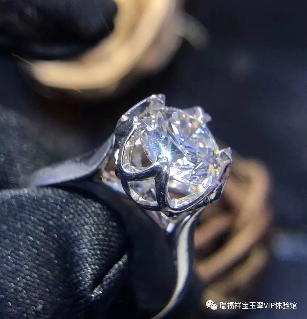 钻石戒指定制：绽放属于你的光芒