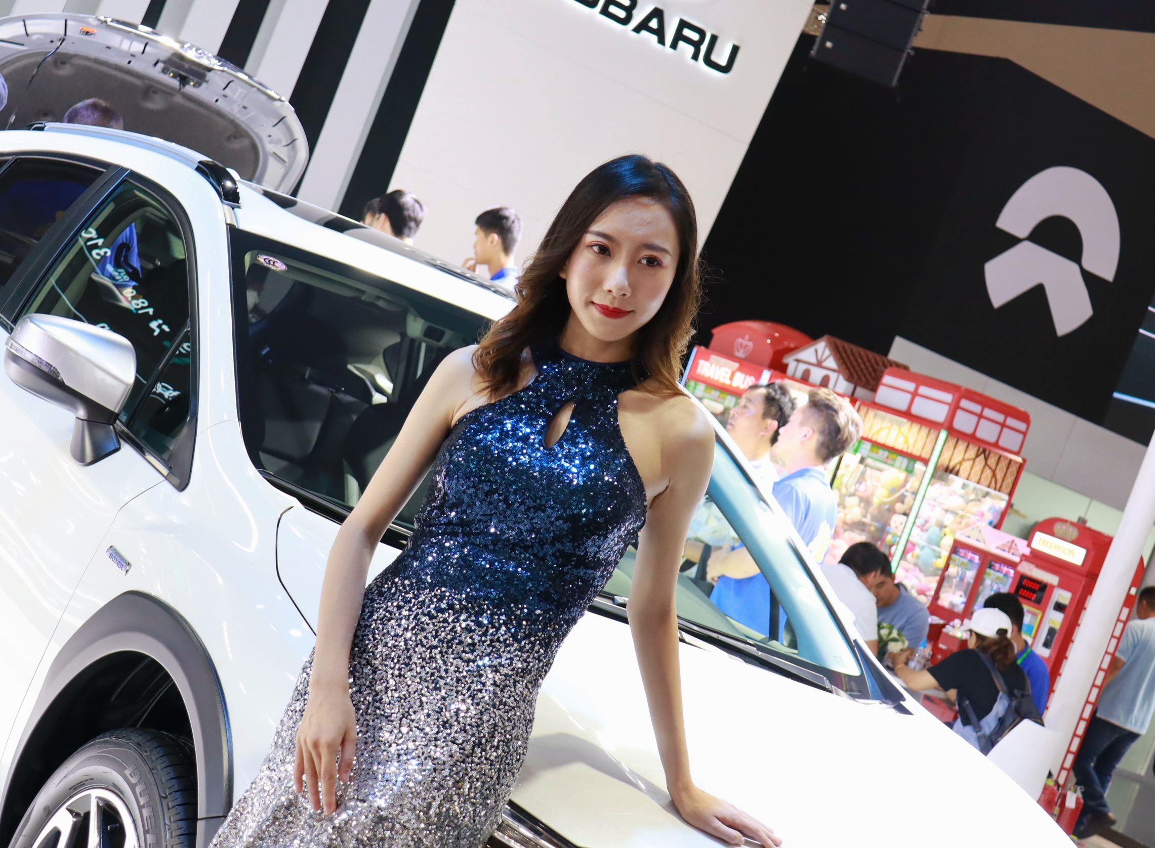 第20届昆明国际车展中外名车云集靓丽车模演绎清凉一夏