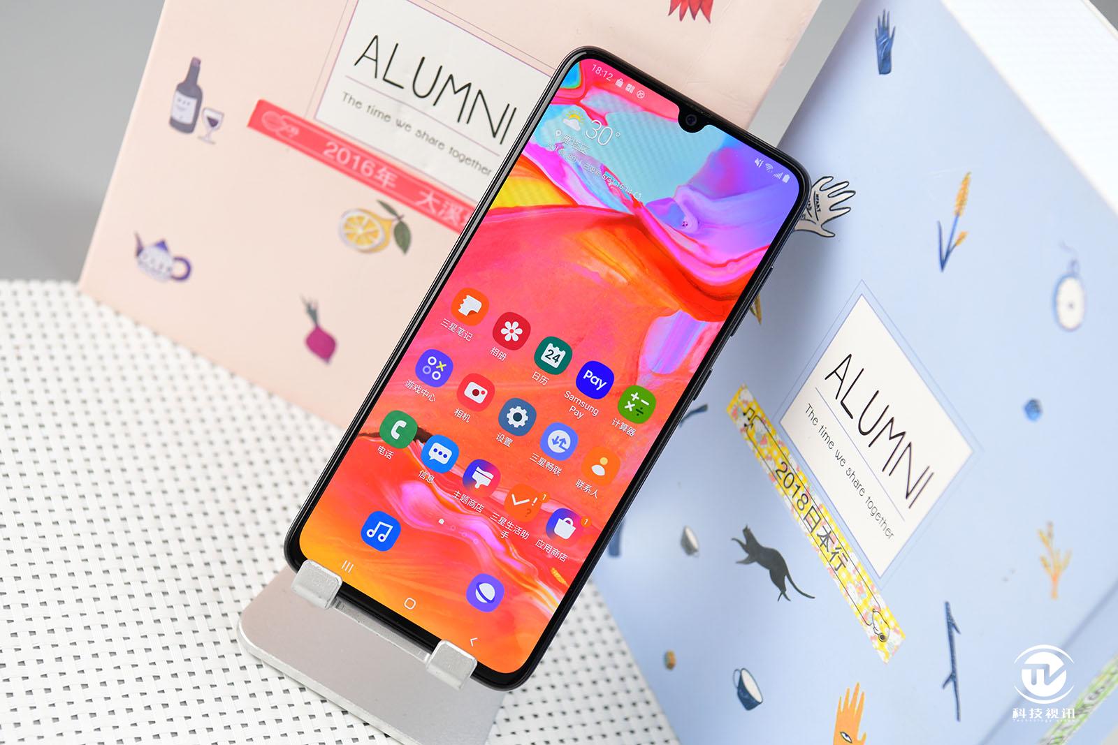 年轻人的屏下指纹解锁拍照手机三星galaxya70入手深度体验