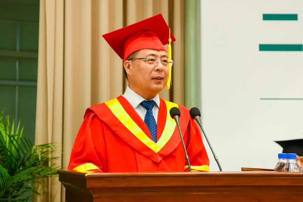 王建国讲话王琦主持典礼秦力宣读毕业生名单和表彰决定毕业博士研究生