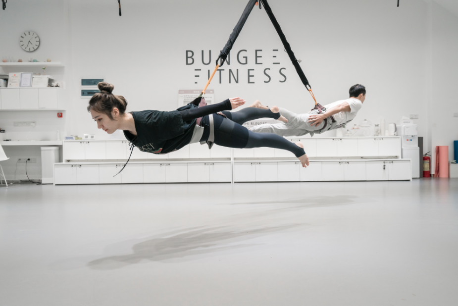 飞起来超放松解压运动室内蹦极运动bungee