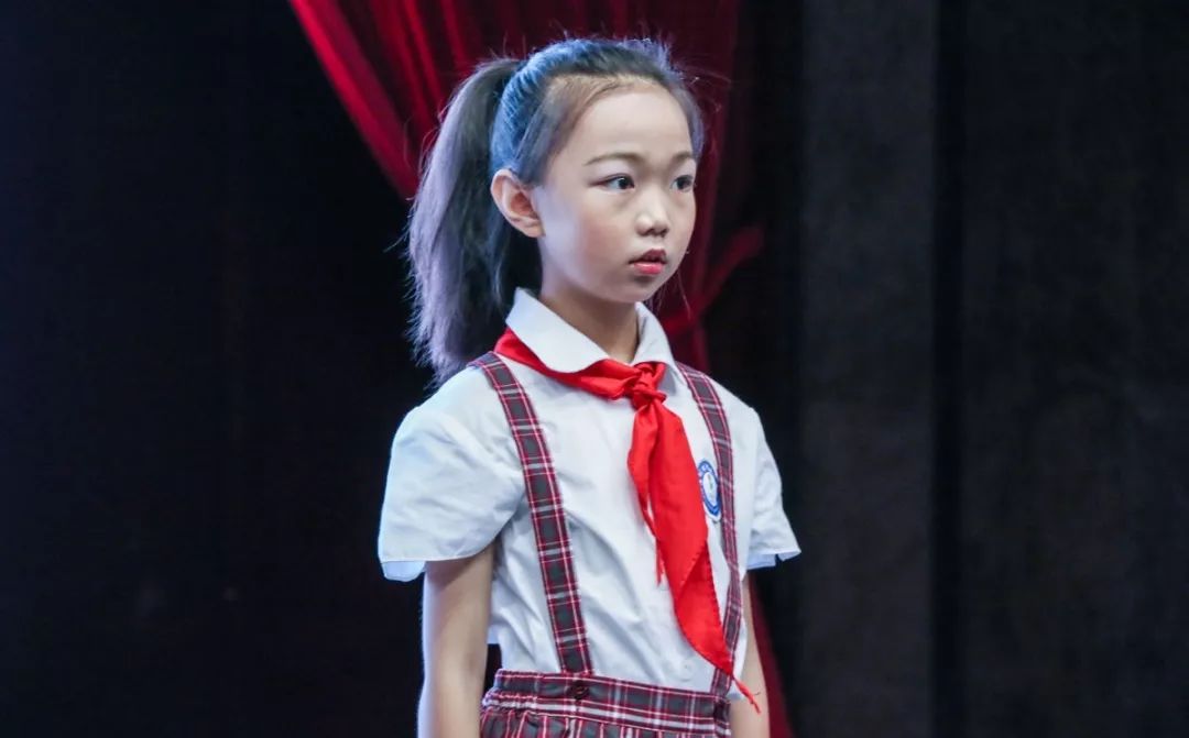 愿你以梦为马莫负韶华宝城小学举行2019届毕业生赠班旗仪式