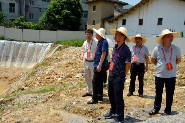 闽清县人大常委会以发展为中心寓监督于支持