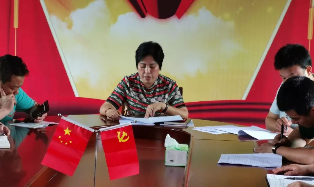 活动中,市扶贫办党组成员,副主任,办党支部书记曾杰组织召开市扶贫办