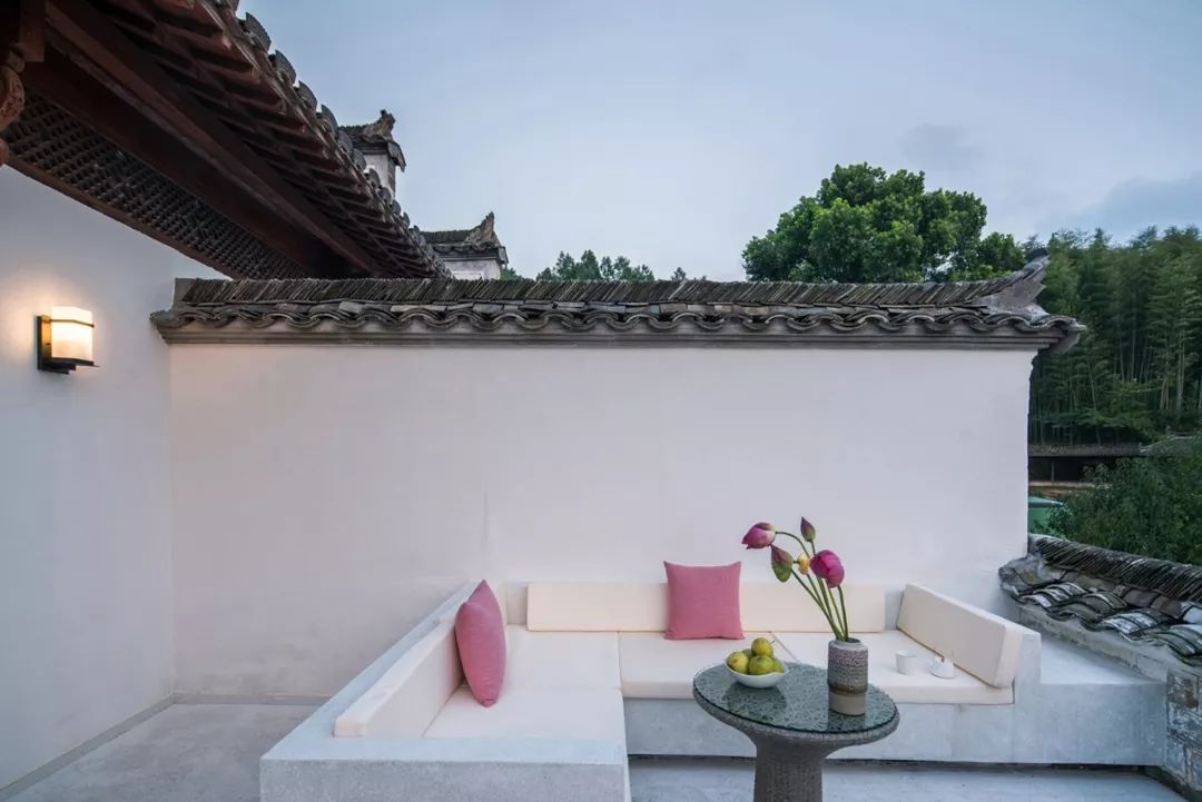 白墙青瓦低檐粉黛的徽派设计这才是民俗最高级打开方式