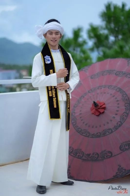 傣族男子礼服:旅游文化先生选美