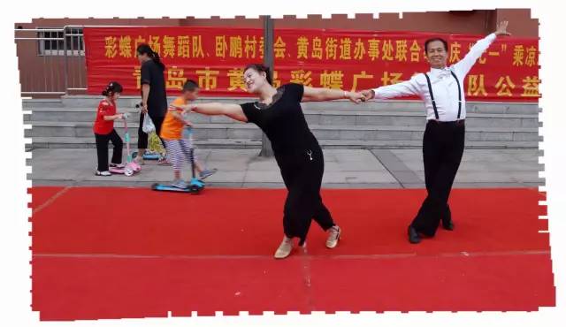 夕阳红学府走进社区展风采