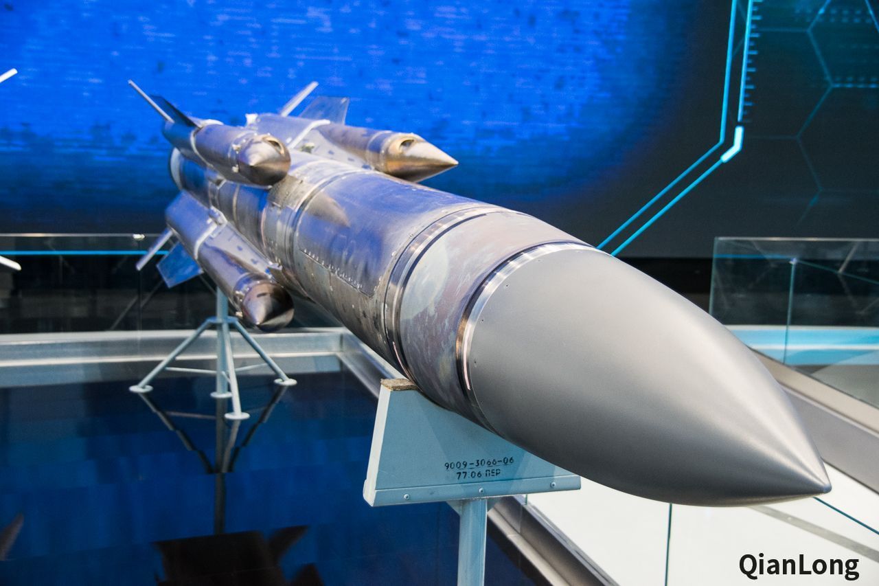 俄罗斯战术导弹武器公司多款产品亮相库宾卡 展出实弹效果拔群