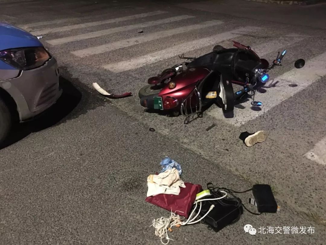 因駕駛不當!北海一電動車被小車撞飛!_路口