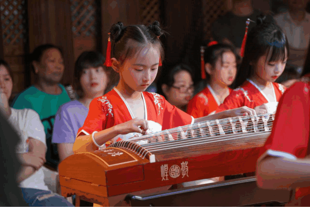 短短几个月,变身古典小才女_古筝