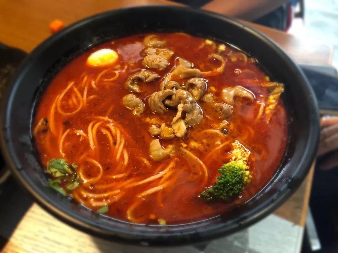 平凡的食材改头换面,被赋予了新的风味_肥肠