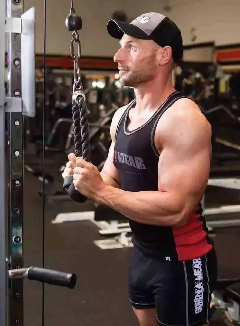 作为游泳主要推进力的手臂力量该如何提升