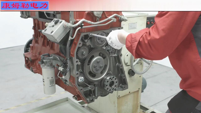 化肥厂专用大型发电机康明斯发动机飞轮壳的安装视频