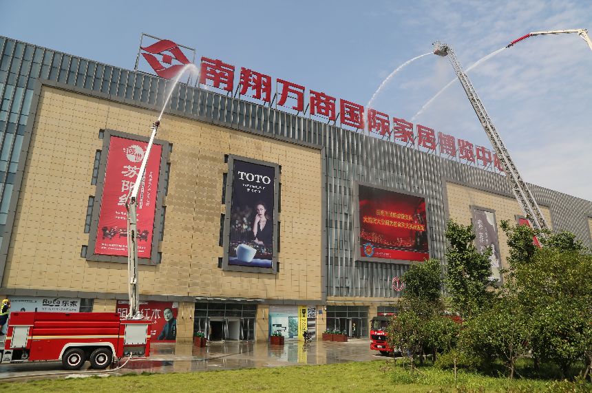 头条岳阳市消防救援支队大跨度大空间跨区域实战演练在南翔万商圆满