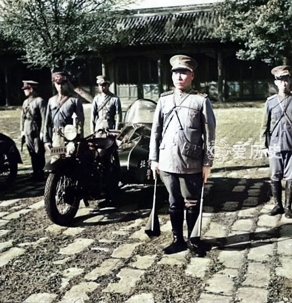 北平沦陷后伪警察中的特种部队 配摩托和驳壳枪 由局长亲自控制