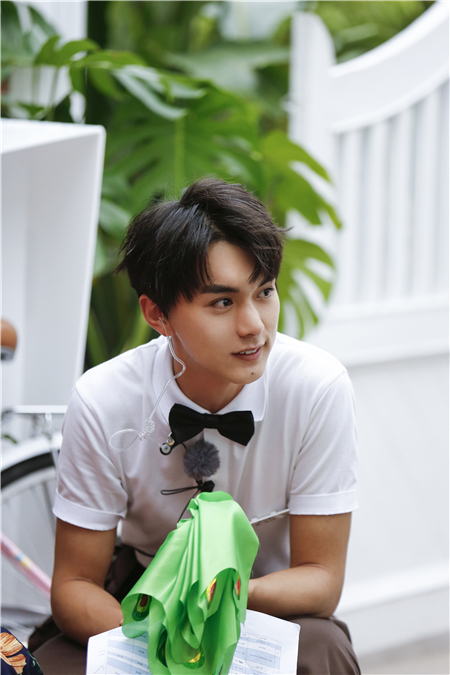 忘不了餐厅掌声中温情收官张元坤喜提人肉提词器称号