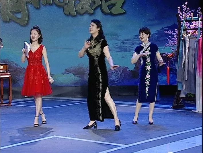 她是李开敏的师傅是扬剧一代宗师60多年前就获24k金质奖章