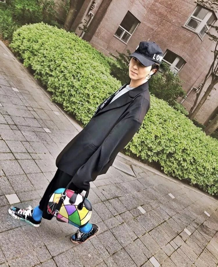 ins上有一位名叫"winnerstyle4"的博主每天都有更新四位成员的穿搭想