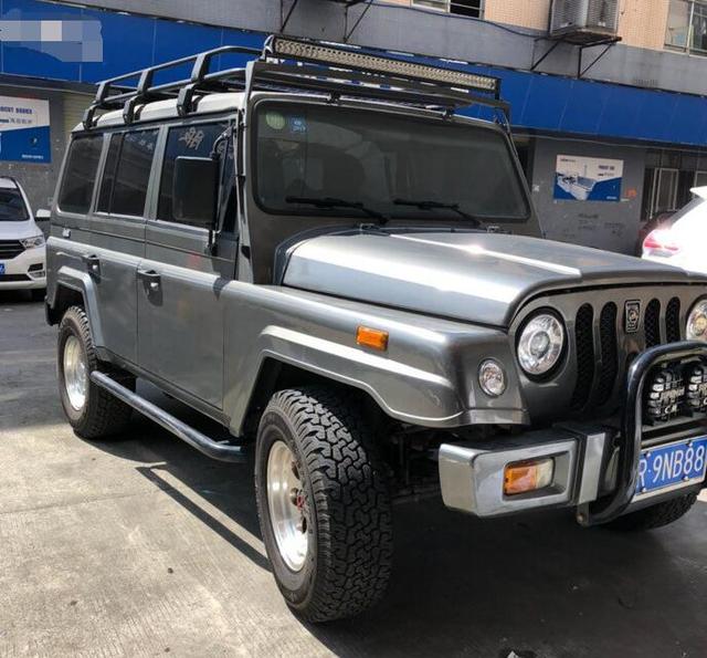 首台新款北汽战旗角斗士提车25t柴油动力新外形比牧马人帅气