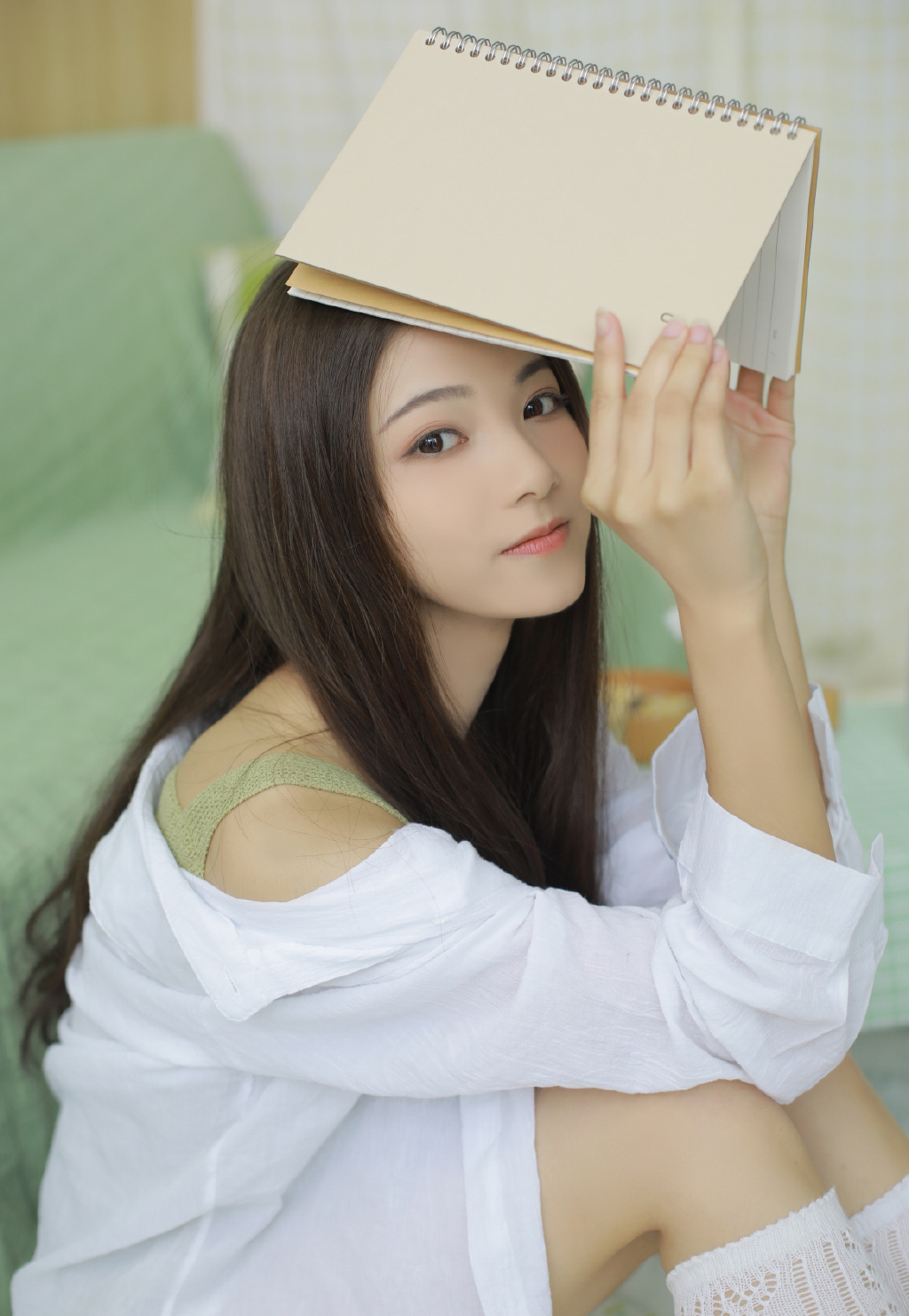 清纯美女白嫩诱人居家图片