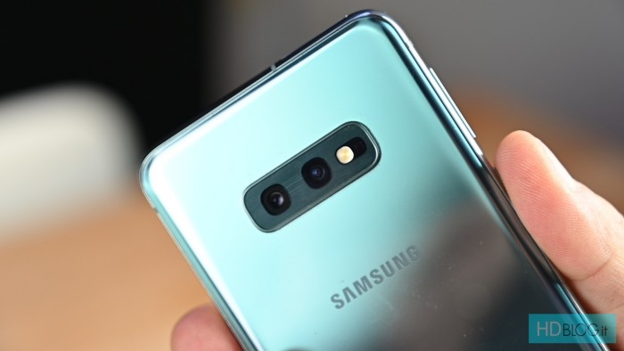 [图]不只是galaxy s10 三星s10e也有幻钻银(prism silver)配色