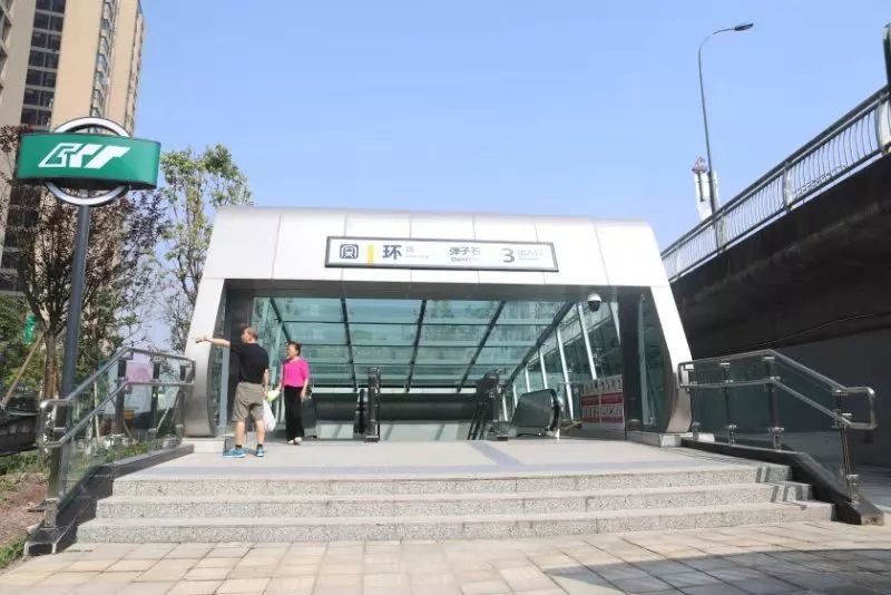 快看昨日环线开通两个新站且乘坐重庆轨道交通可全线网扫码购票啦