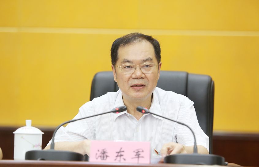 省委第八巡视组正厅级巡视专员刘立松,副组长胡自然,副组长李松殿及