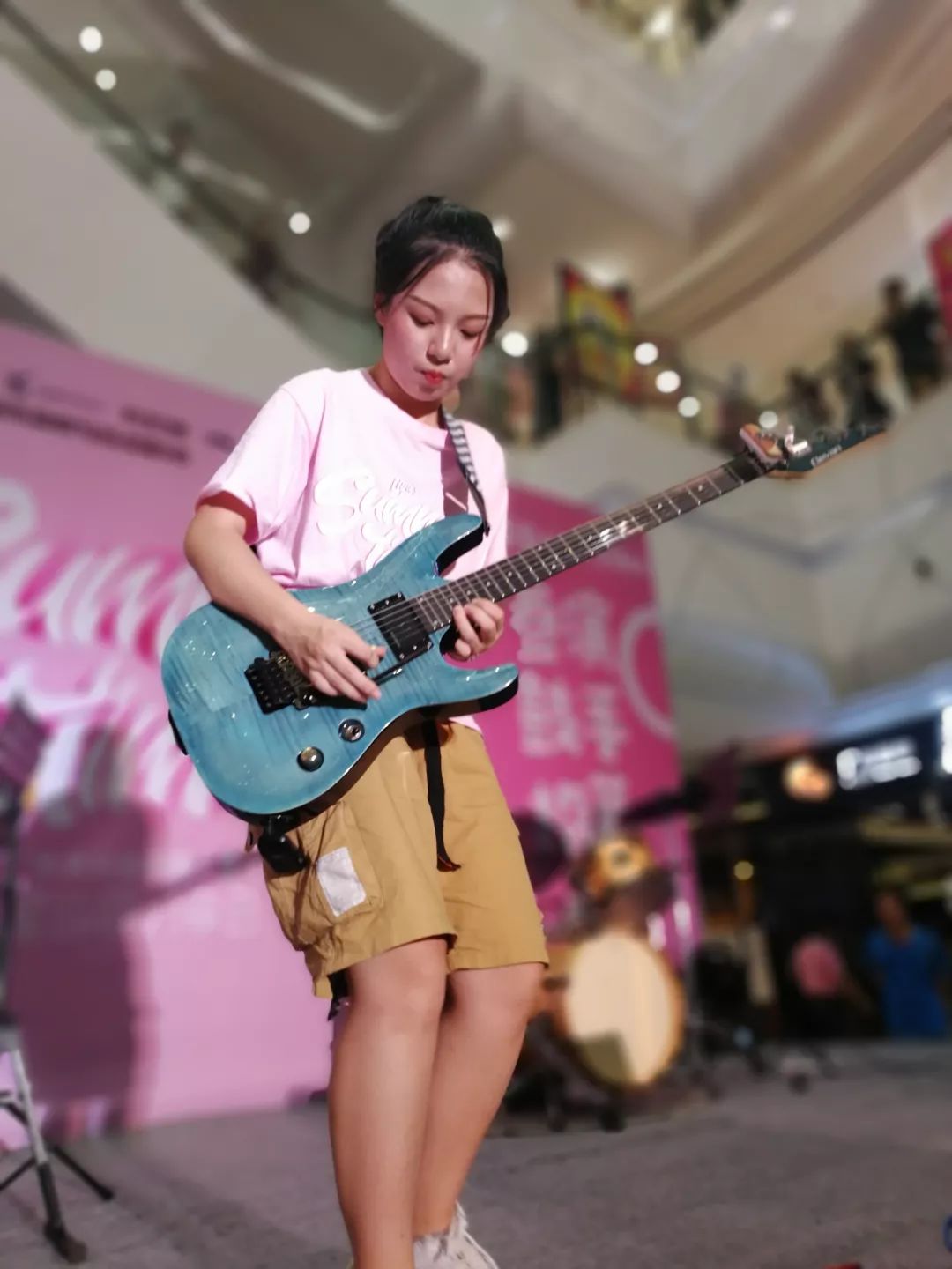 黄诗雅木吉他&电吉他独奏黄诗雅&姚汐雨电吉他合奏现场抽奖现场大合照