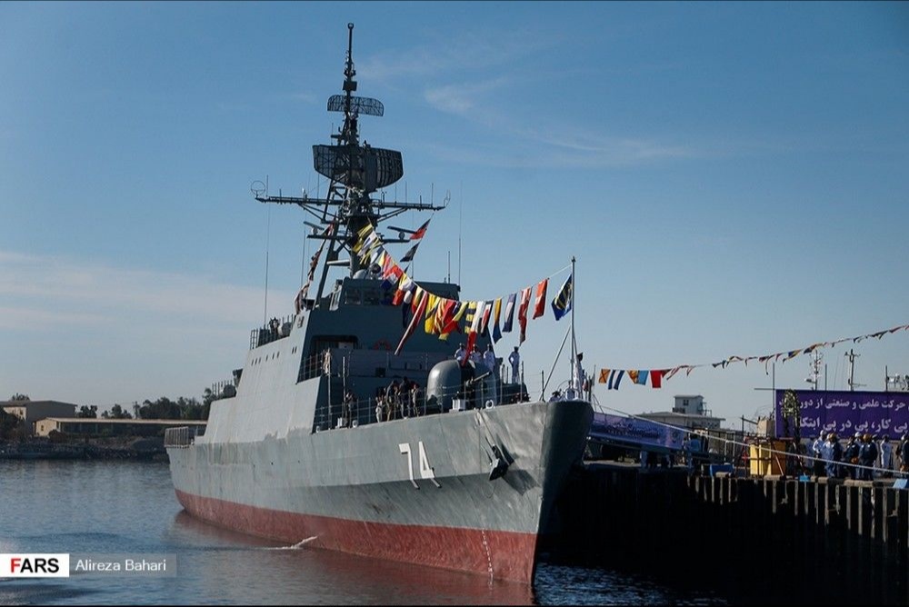 本次露面的四号舰,相比三号舰,舰桥外观又进行了更精细合理的设计