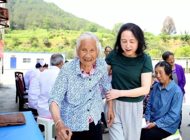 张红晨图片