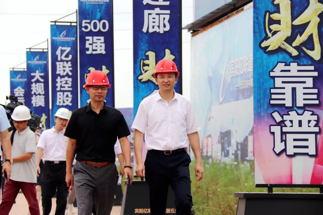 县委书记朱亚明视察宾阳亿联,关怀项目进展.