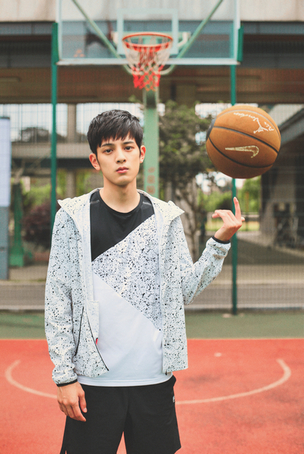 隐藏新秀篮球学长王润泽星斗场不拼运气拼努力