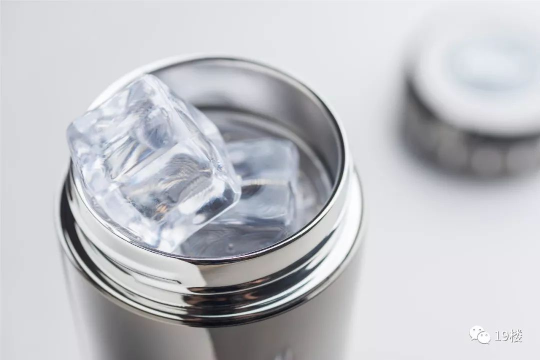 【注意】这种杯子不适合用来喝水,赶紧换掉,每个人家里都有_玻璃杯