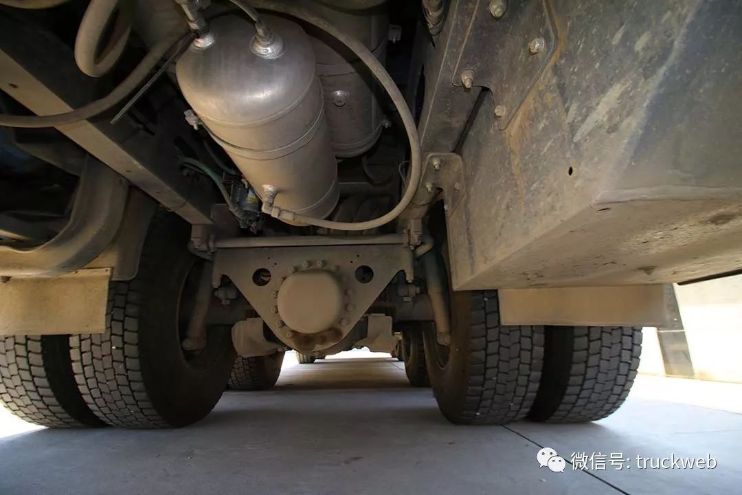 原厂双排8x8强悍太脱拉捷克buggyra车队的太脱拉凤凰后勤保障车