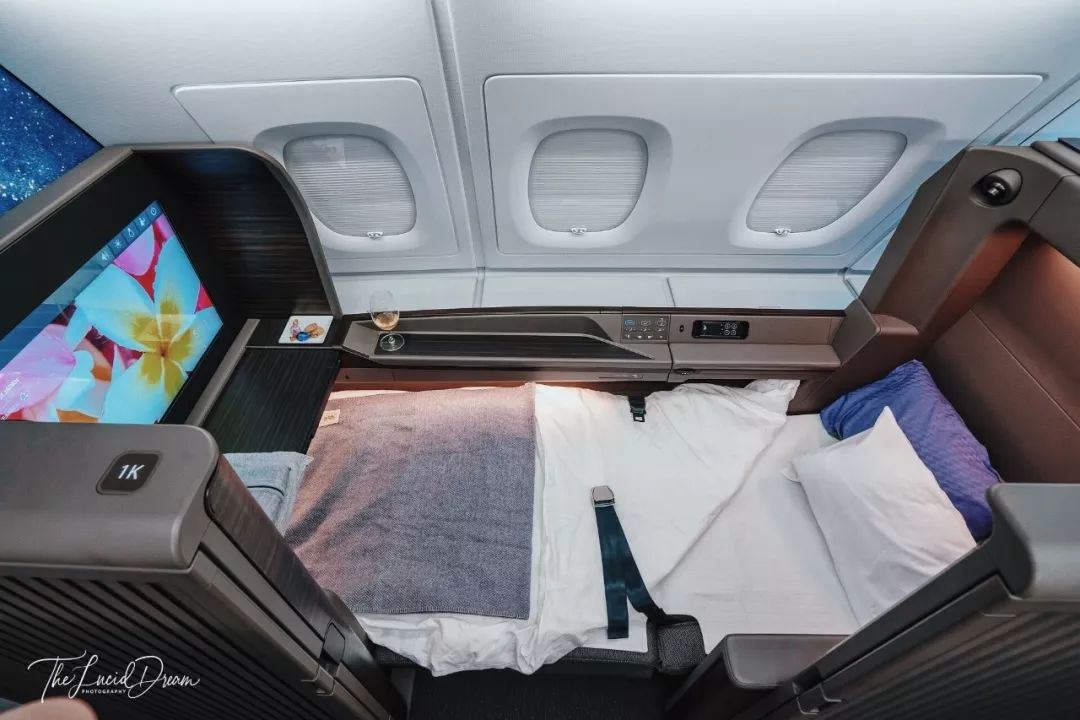 十年时间,我睡遍了所有空中客车a380客机上的床_头等舱