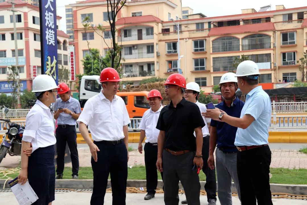 县委书记朱亚明视察宾阳亿联,关怀项目进展.