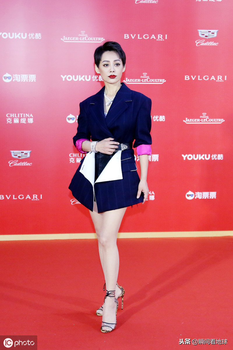 46岁宁静 短发气质似假小子 网友:我能说我是来看她的腿么