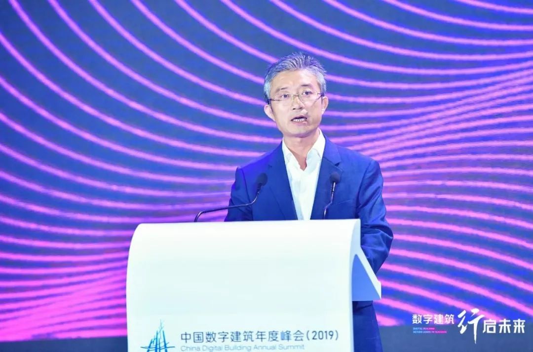 青岛西海岸新区副区长李金国结合当地实践分享了城市建设发展的新思路