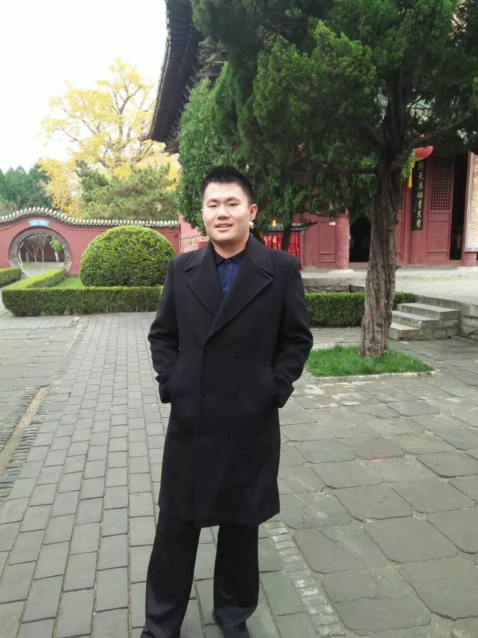 文/田宇秋之雨 打在脸上 沉默自己拭,秋之黄 落在眼前 望着这叶子.