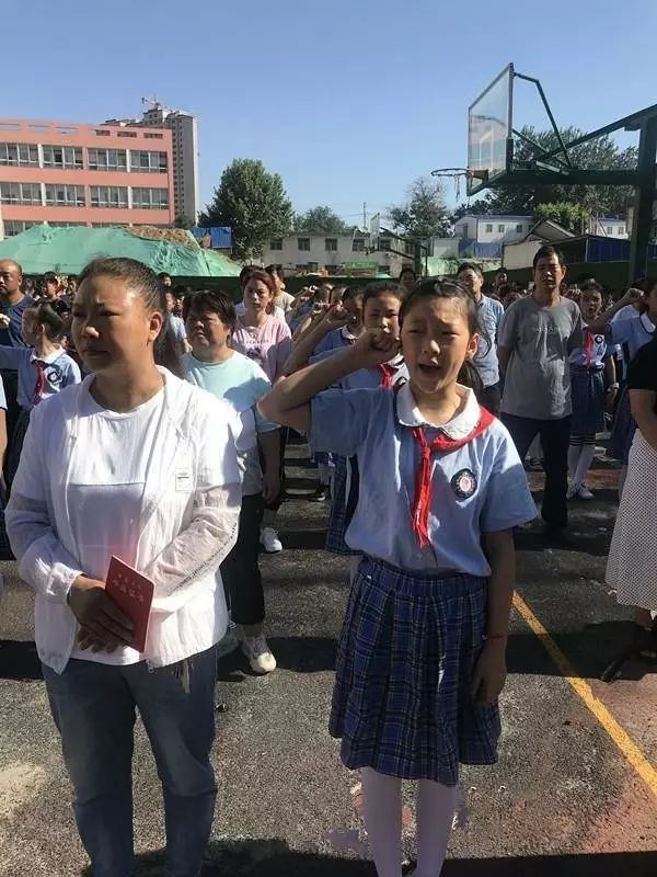感谢师长恩珍藏母校情三门峡市东风小学举行2019届毕业典礼