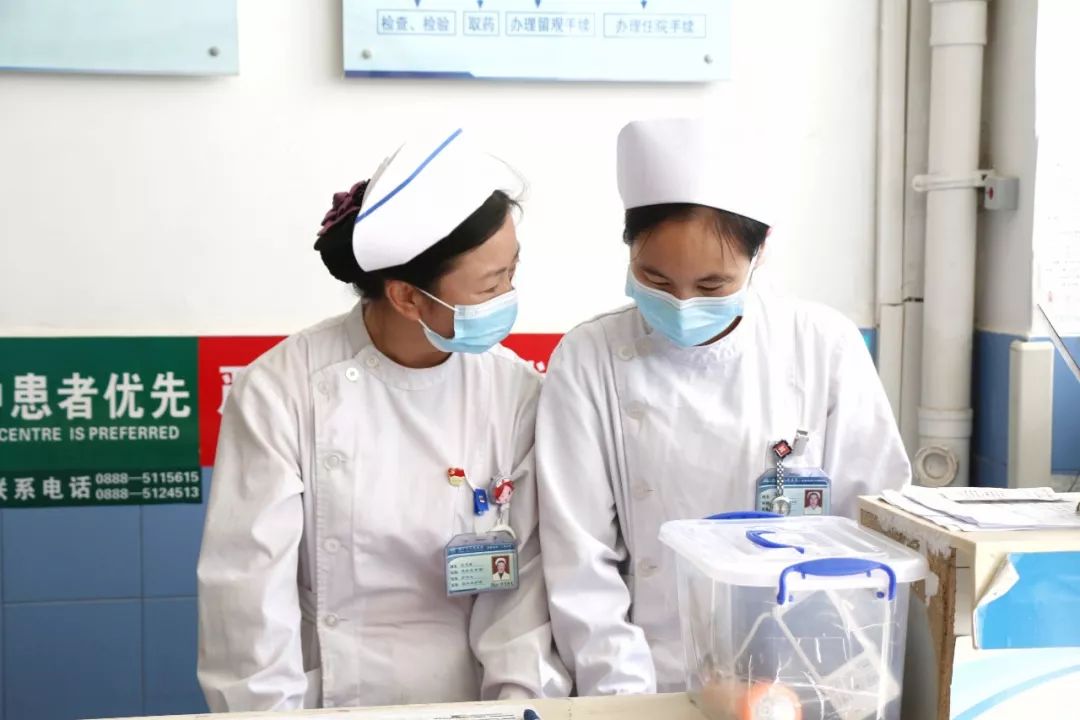 【读本焦点】丽江市医院流出的这张照片,让人惊了!_工作