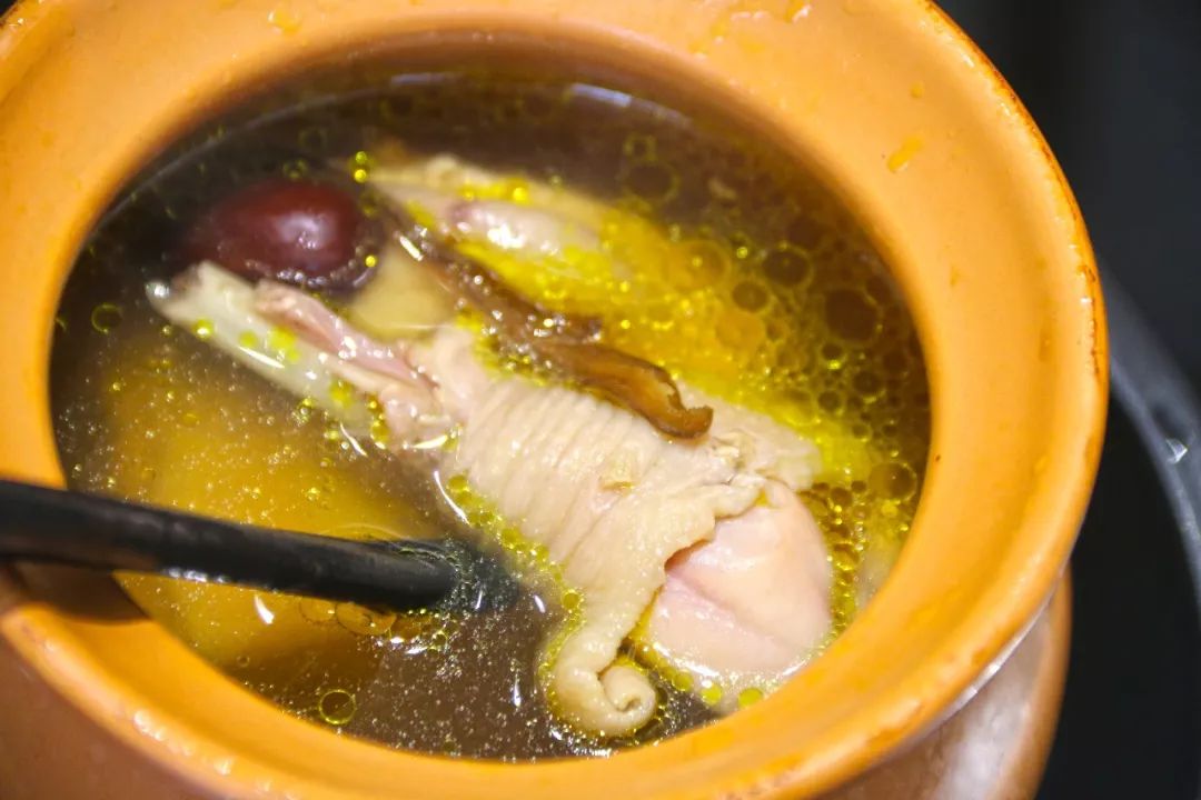 南园菜场附近突然开了家清爽好味的瓦罐汤广电员工放弃食堂频频打卡