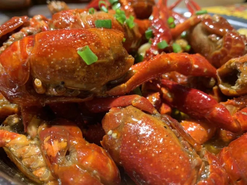 麻辣小龙虾小龙虾作为夏日美食的c位出道选手撑起了夜宵界半壁江山总