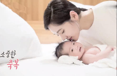 原创于晓光秋瓷炫儿子正面照曝光1岁啪嗒五官神似爸爸