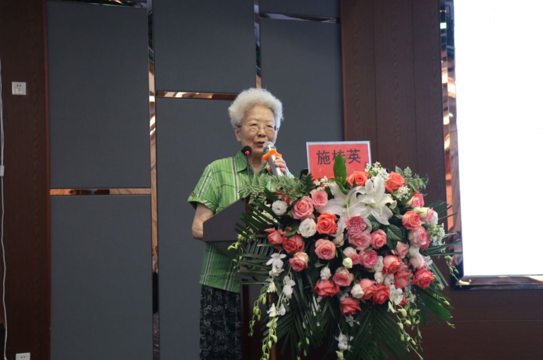 我国著名的风湿病学学家施桂英教授讲授了风湿病特征及诊断基础.