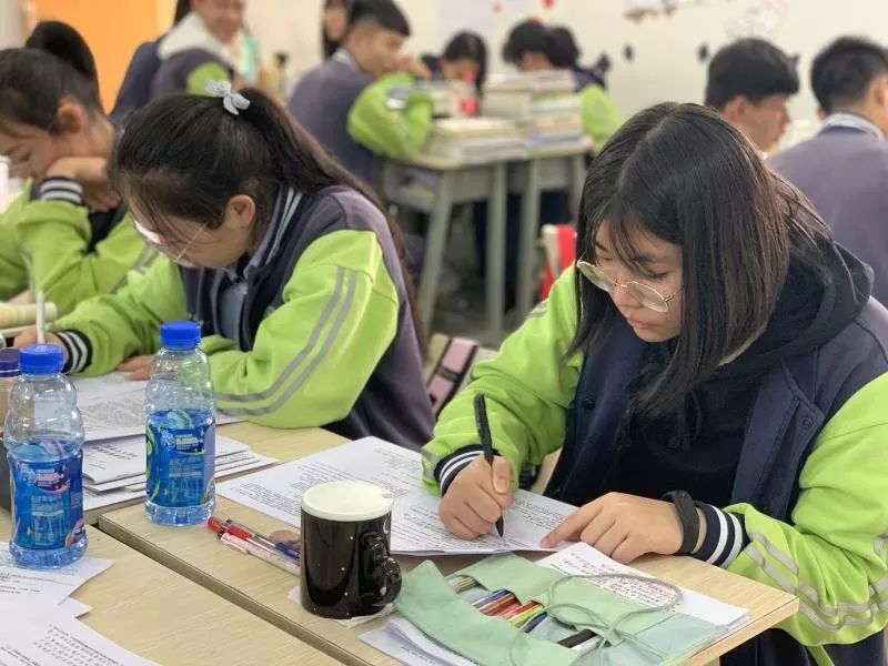 升学季艺不厌精卓尔不群昆明艺卓中学闯出差异化办学之路