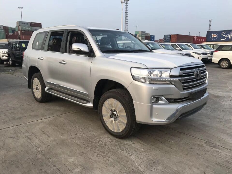 首台2020款丰田陆巡亮相比宝马x5还帅气性能不输牧马人